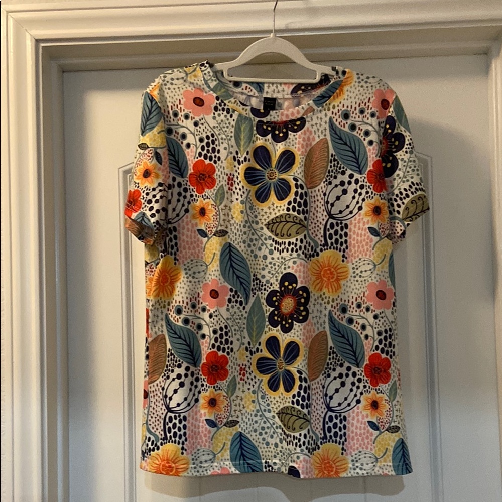 Emery Rose Watercolor Garden Blouse - Top in great condition smoke free home
